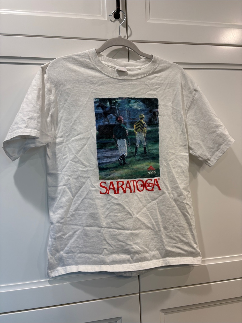 SARATOGA Race Track 2005 Men’s White Graphic • Medium
